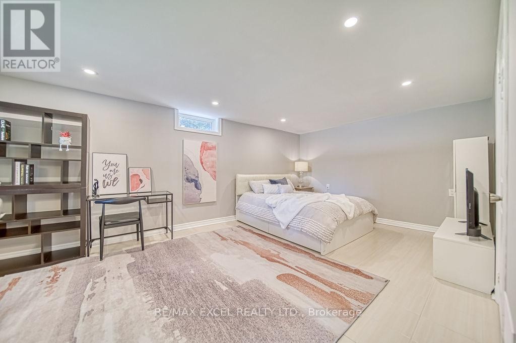 












88 MONTGOMERY COURT

,
Markham (Buttonville),




Ontario
L3R0C1

