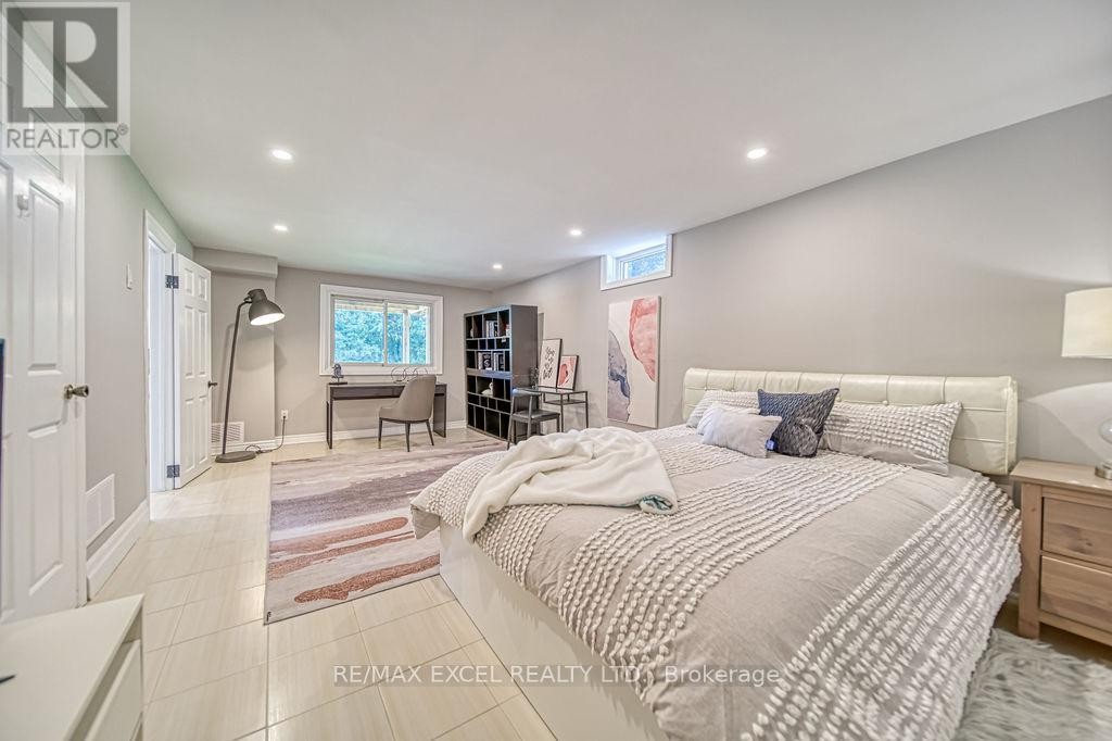 












88 MONTGOMERY COURT

,
Markham (Buttonville),




Ontario
L3R0C1

