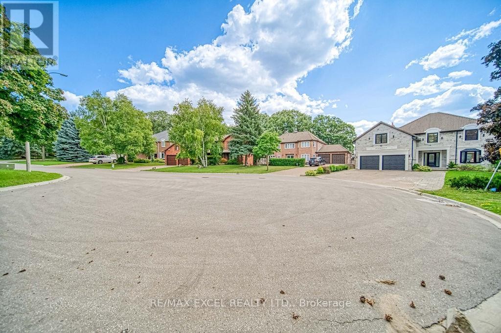 












88 MONTGOMERY COURT

,
Markham (Buttonville),




Ontario
L3R0C1

