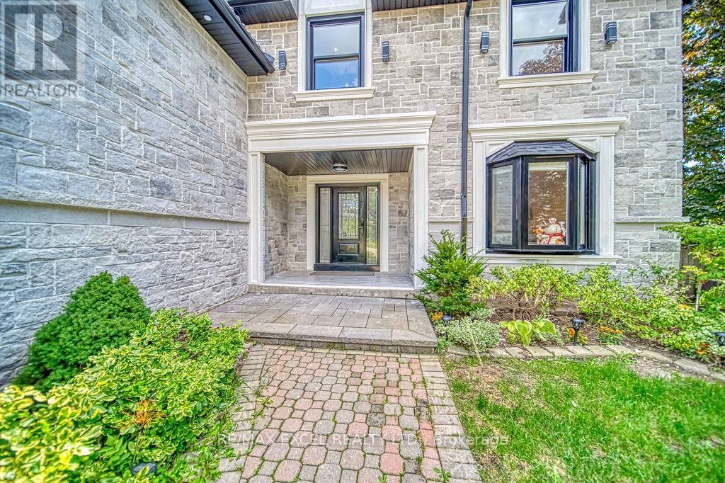 












88 MONTGOMERY COURT

,
Markham (Buttonville),




Ontario
L3R0C1

