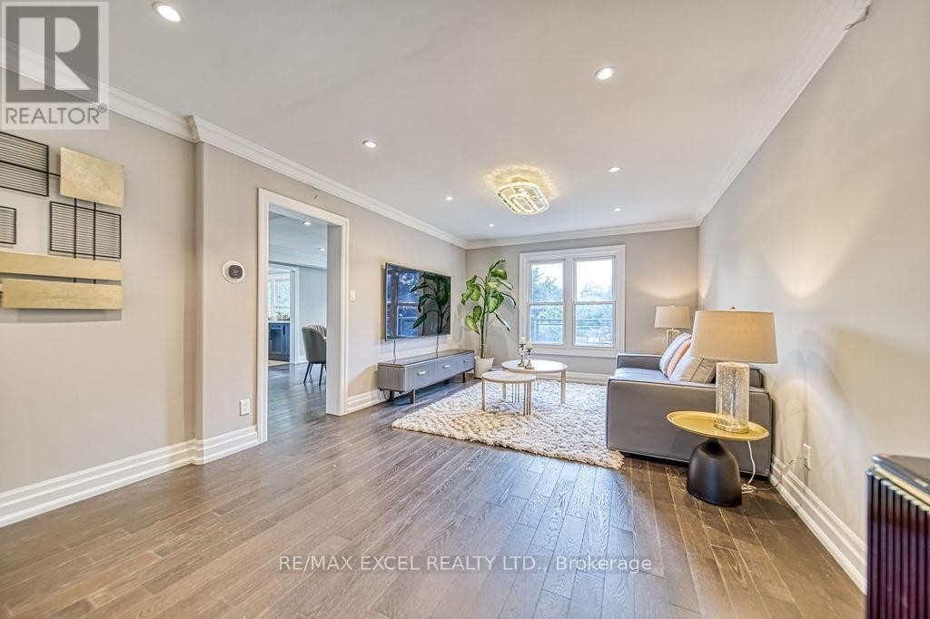 












88 MONTGOMERY COURT

,
Markham (Buttonville),




Ontario
L3R0C1

