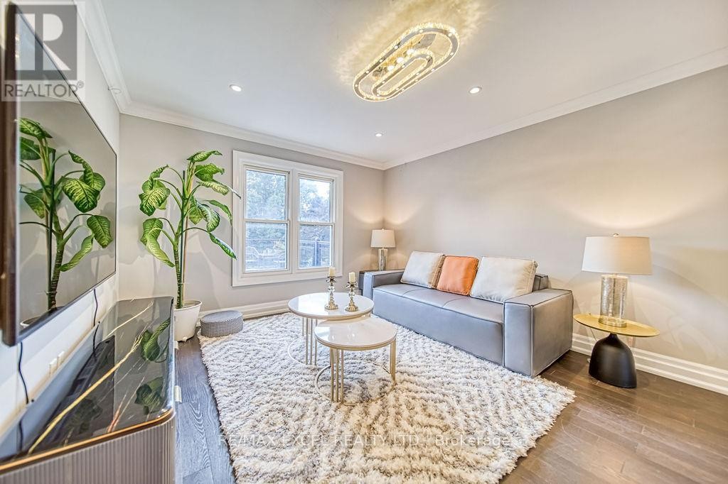 












88 MONTGOMERY COURT

,
Markham (Buttonville),




Ontario
L3R0C1

