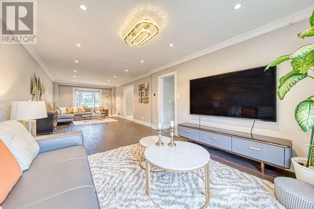 












88 MONTGOMERY COURT

,
Markham (Buttonville),




Ontario
L3R0C1

