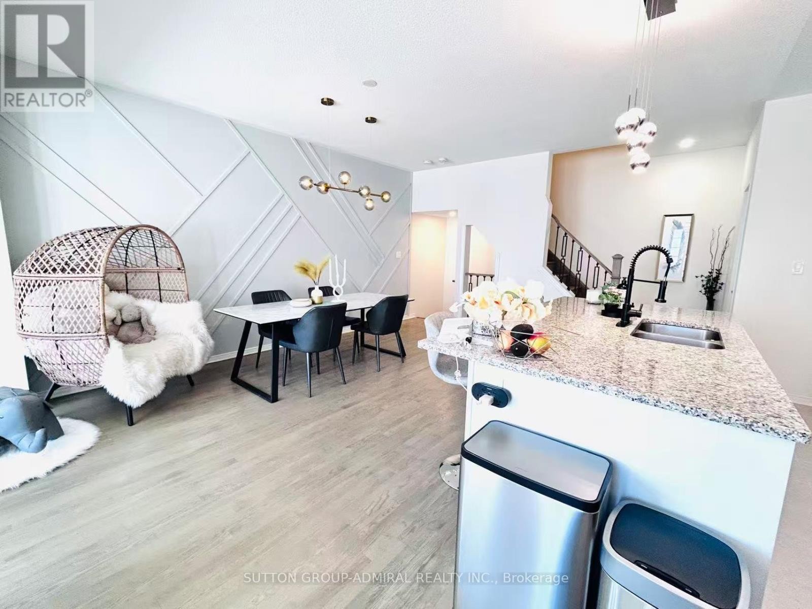 












14 MCGRATH AVENUE

,
Richmond Hill,




Ontario
L4S0K5

