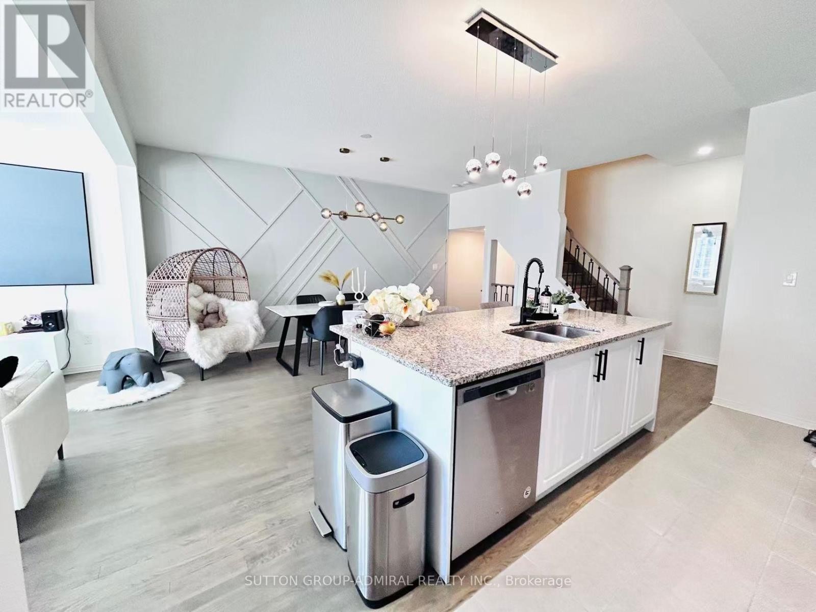 












14 MCGRATH AVENUE

,
Richmond Hill,




Ontario
L4S0K5

