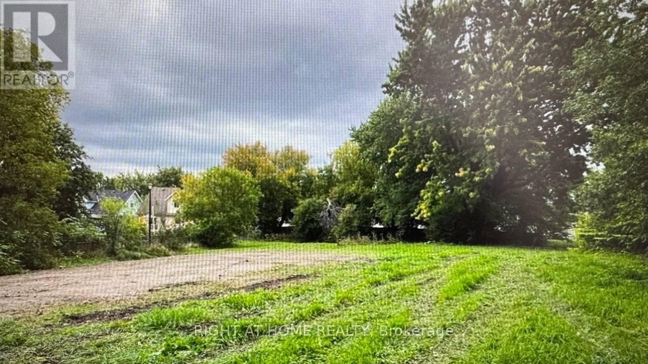 












7878 YONGE STREET

,
Innisfil (Stroud),







Ontario
L9S1L4

