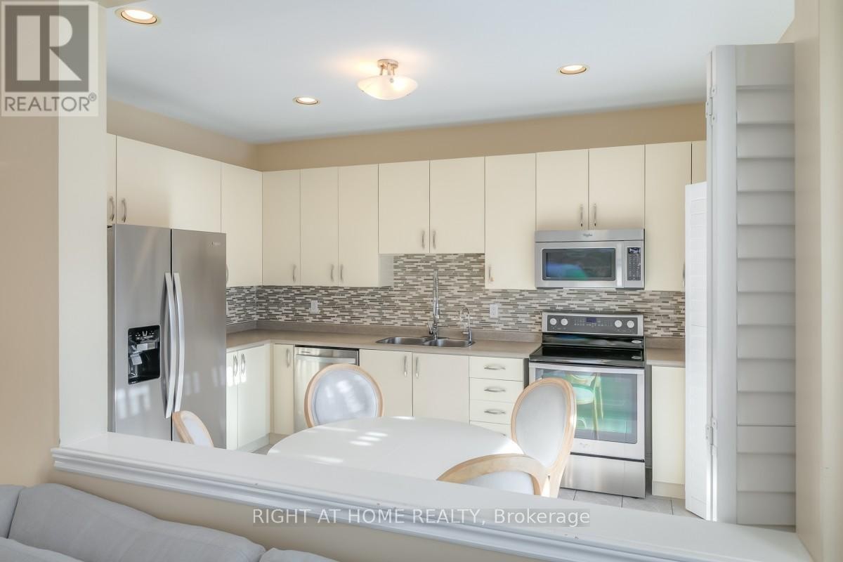 












63 SNOWY MEADOW AVENUE

,
Richmond Hill (Oak Ridges),




Ontario
L4E3V4

