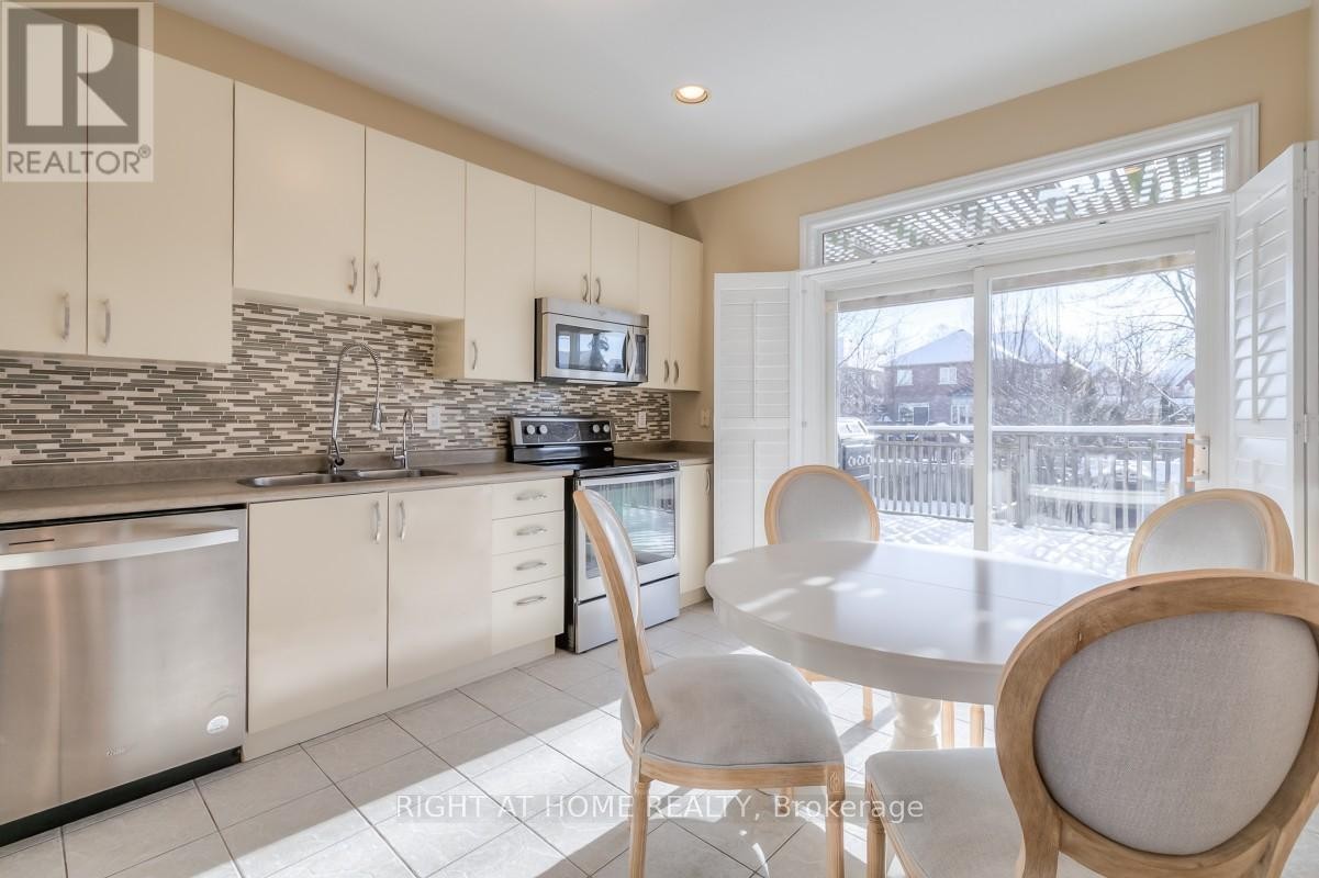 












63 SNOWY MEADOW AVENUE

,
Richmond Hill (Oak Ridges),




Ontario
L4E3V4

