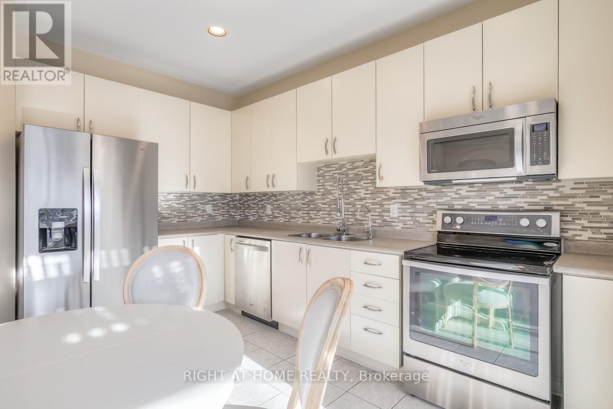 












63 SNOWY MEADOW AVENUE

,
Richmond Hill (Oak Ridges),




Ontario
L4E3V4

