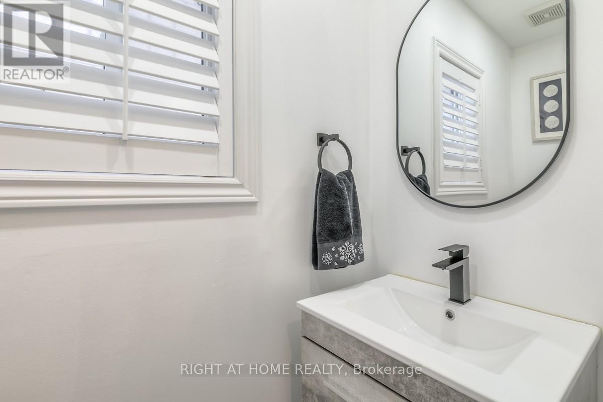 












63 SNOWY MEADOW AVENUE

,
Richmond Hill (Oak Ridges),




Ontario
L4E3V4

