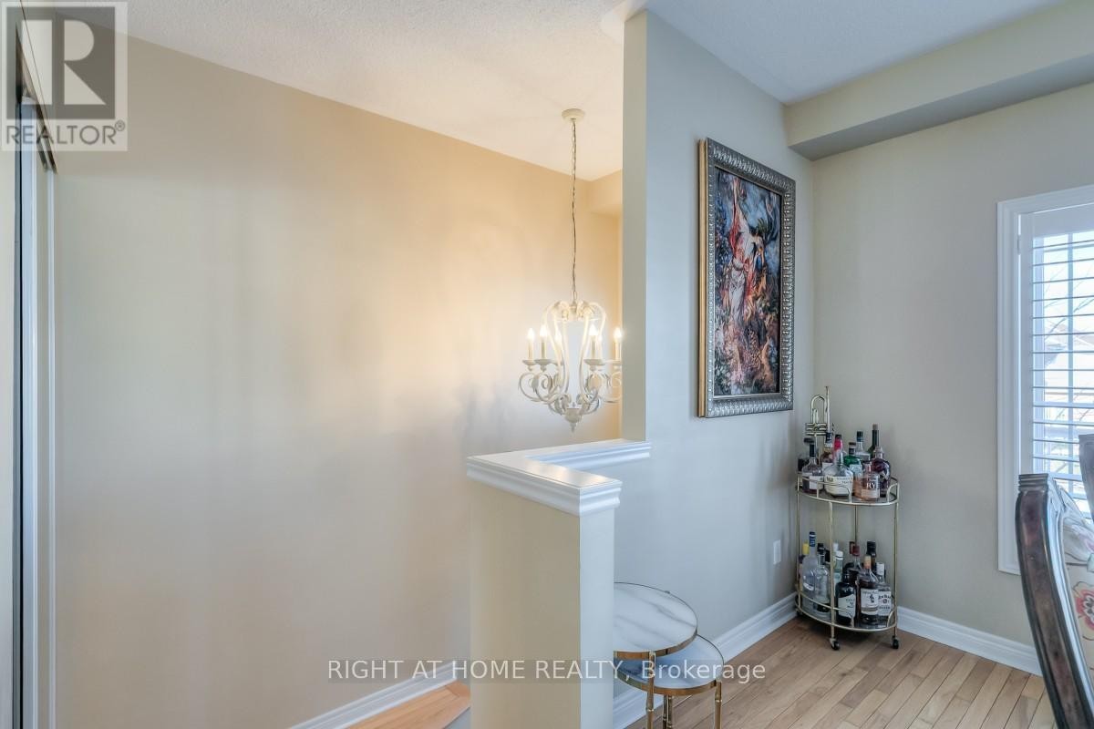 












63 SNOWY MEADOW AVENUE

,
Richmond Hill (Oak Ridges),




Ontario
L4E3V4

