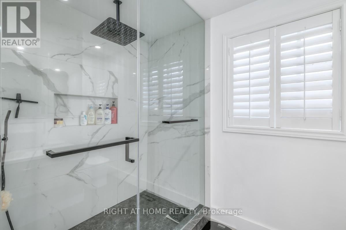 












63 SNOWY MEADOW AVENUE

,
Richmond Hill (Oak Ridges),




Ontario
L4E3V4

