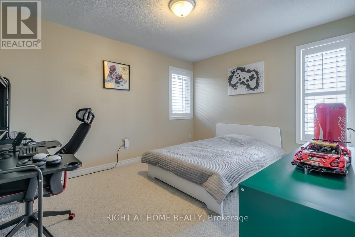 












63 SNOWY MEADOW AVENUE

,
Richmond Hill (Oak Ridges),




Ontario
L4E3V4

