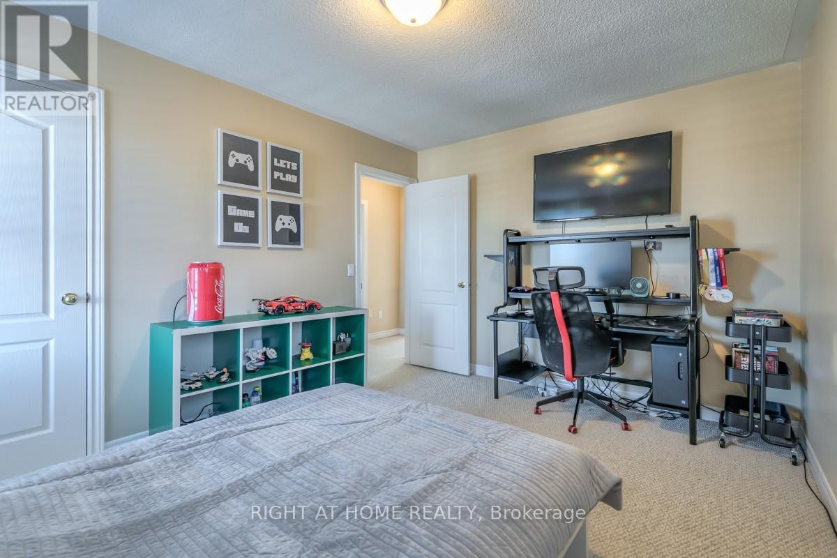 












63 SNOWY MEADOW AVENUE

,
Richmond Hill (Oak Ridges),




Ontario
L4E3V4

