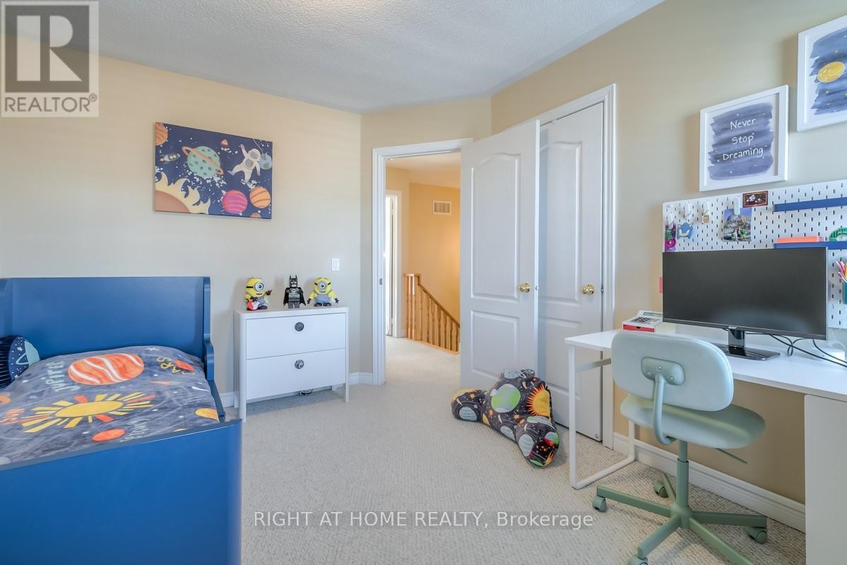 












63 SNOWY MEADOW AVENUE

,
Richmond Hill (Oak Ridges),




Ontario
L4E3V4

