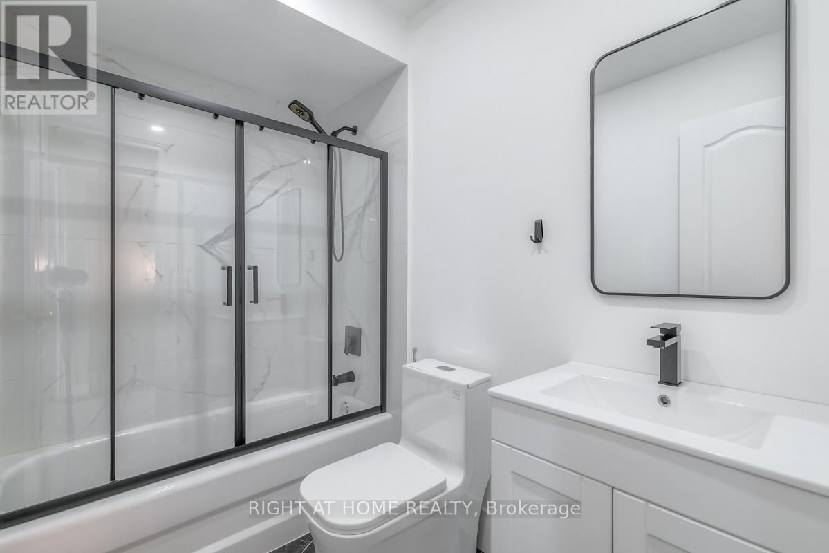 












63 SNOWY MEADOW AVENUE

,
Richmond Hill (Oak Ridges),




Ontario
L4E3V4

