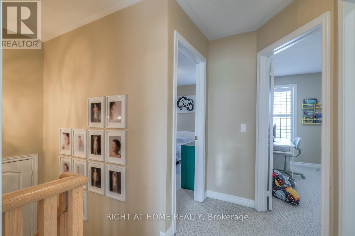 












63 SNOWY MEADOW AVENUE

,
Richmond Hill (Oak Ridges),




Ontario
L4E3V4

