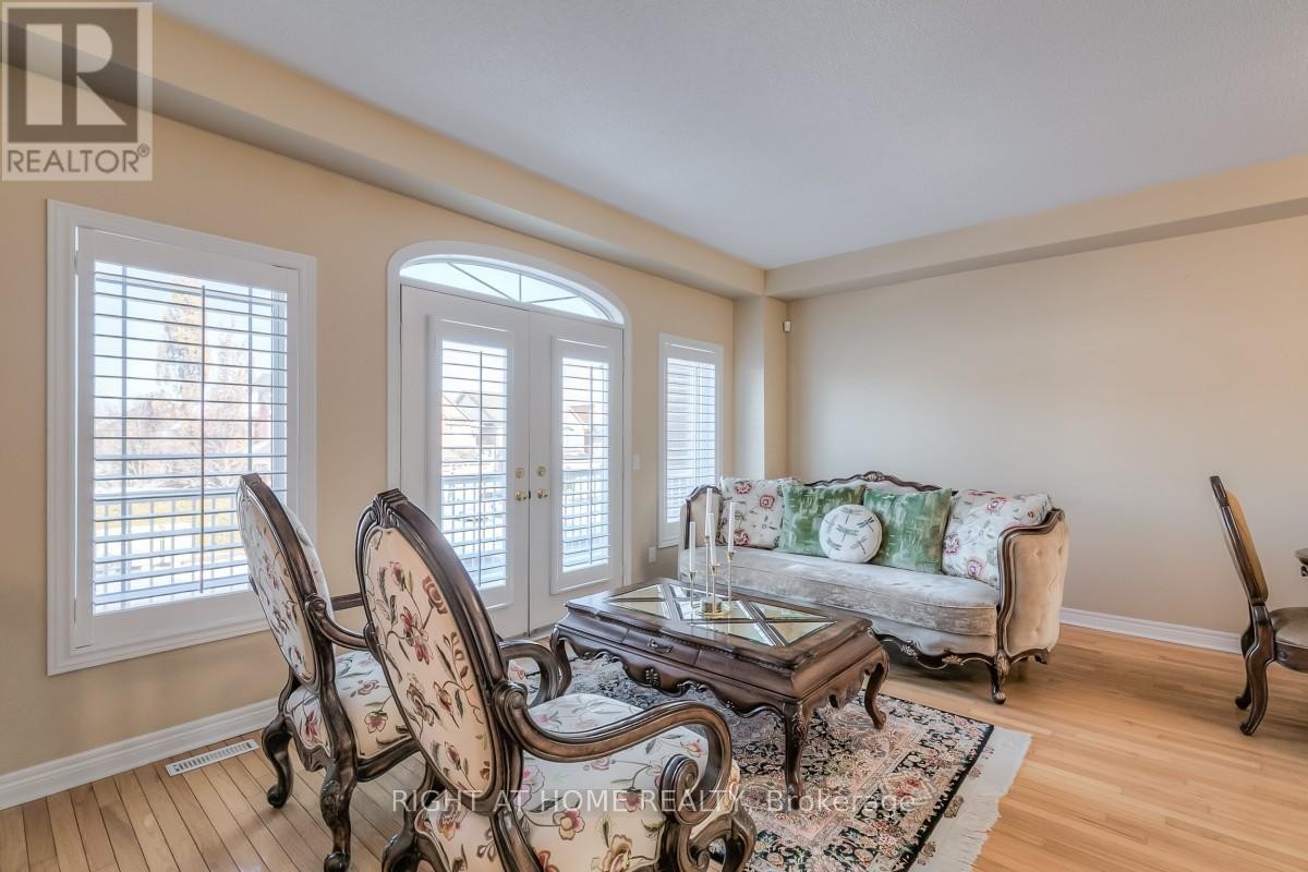 












63 SNOWY MEADOW AVENUE

,
Richmond Hill (Oak Ridges),




Ontario
L4E3V4

