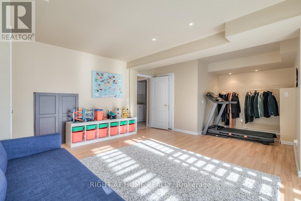 












63 SNOWY MEADOW AVENUE

,
Richmond Hill (Oak Ridges),




Ontario
L4E3V4

