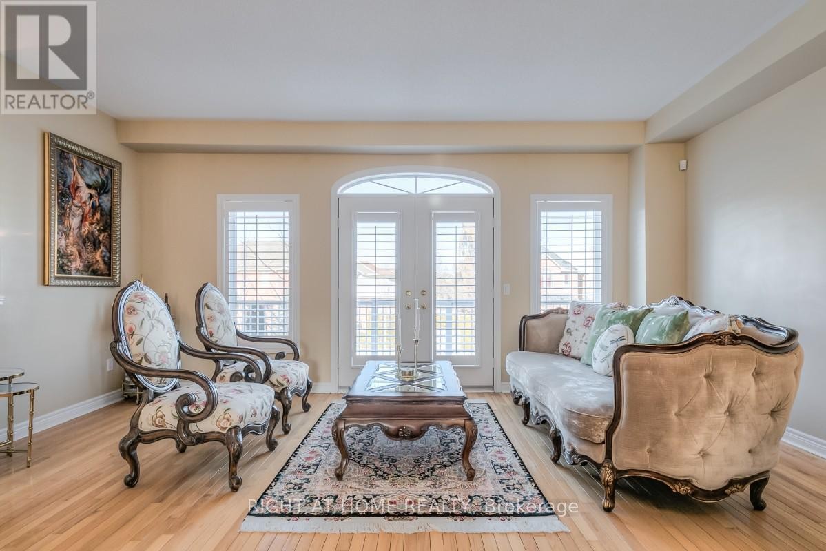 












63 SNOWY MEADOW AVENUE

,
Richmond Hill (Oak Ridges),




Ontario
L4E3V4

