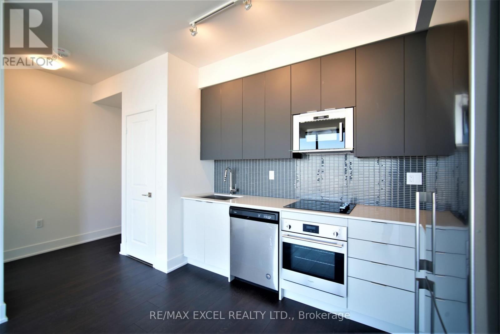 












2607 - 2908 HIGHWAY 7 ROAD

,
Vaughan (Concord),




Ontario
L4K1V5

