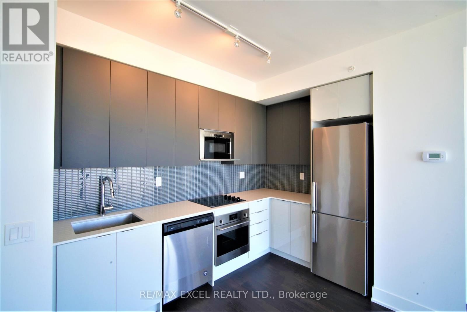 












2607 - 2908 HIGHWAY 7 ROAD

,
Vaughan (Concord),




Ontario
L4K1V5

