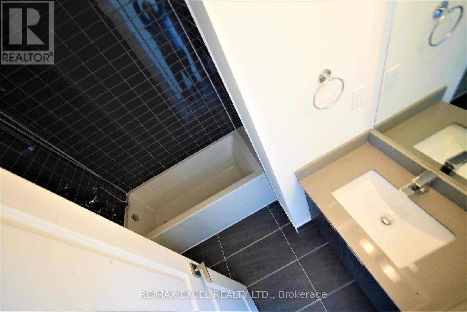 












2607 - 2908 HIGHWAY 7 ROAD

,
Vaughan (Concord),




Ontario
L4K1V5

