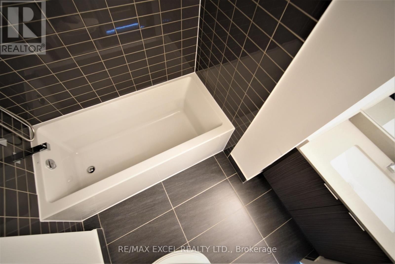 












2607 - 2908 HIGHWAY 7 ROAD

,
Vaughan (Concord),




Ontario
L4K1V5

