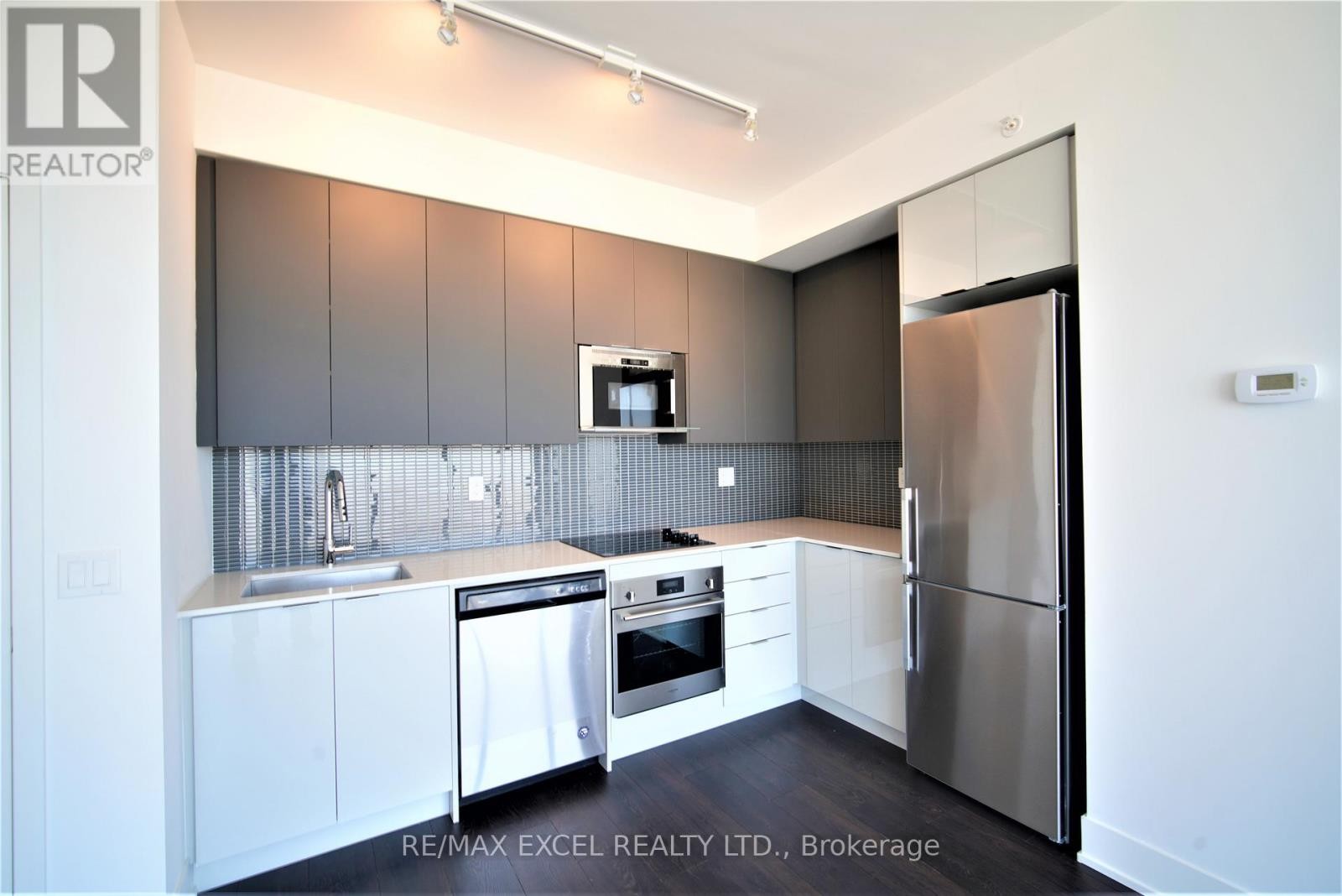 












2607 - 2908 HIGHWAY 7 ROAD

,
Vaughan (Concord),




Ontario
L4K1V5

