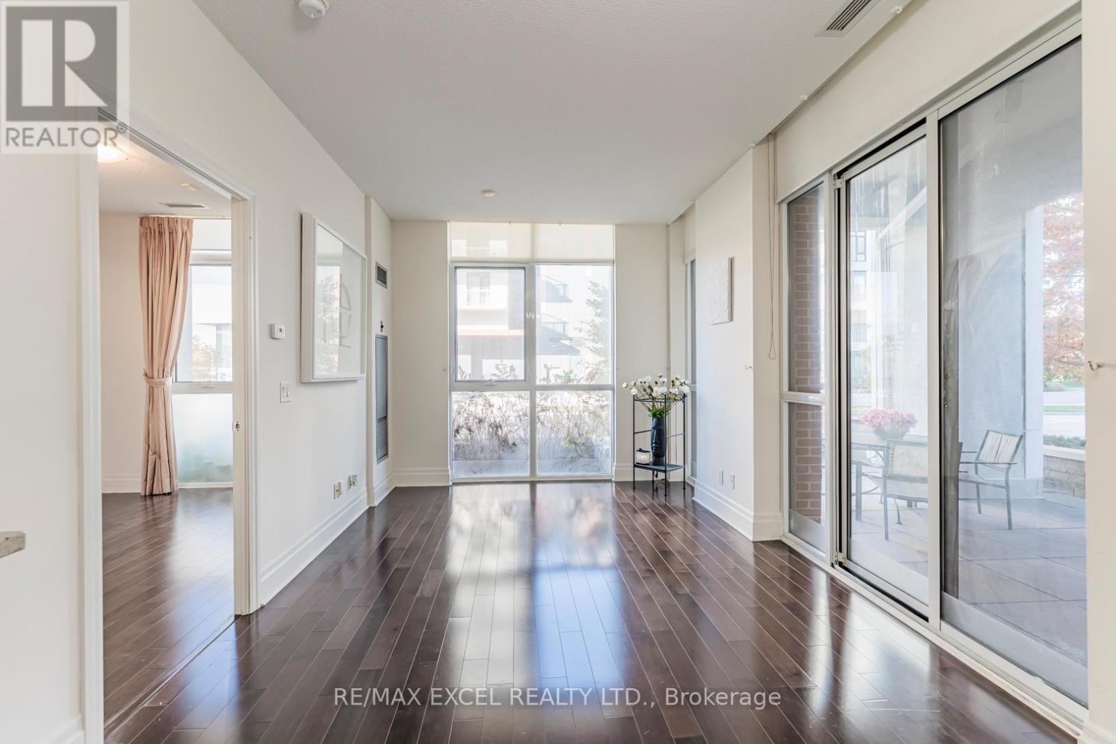 












110 - 1 UPPER DUKE CRESCENT

,
Markham (Unionville),




Ontario
L6G0B6

