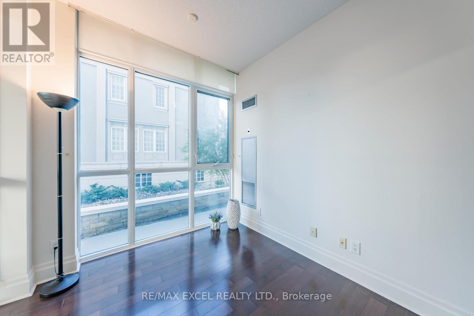 












110 - 1 UPPER DUKE CRESCENT

,
Markham (Unionville),




Ontario
L6G0B6

