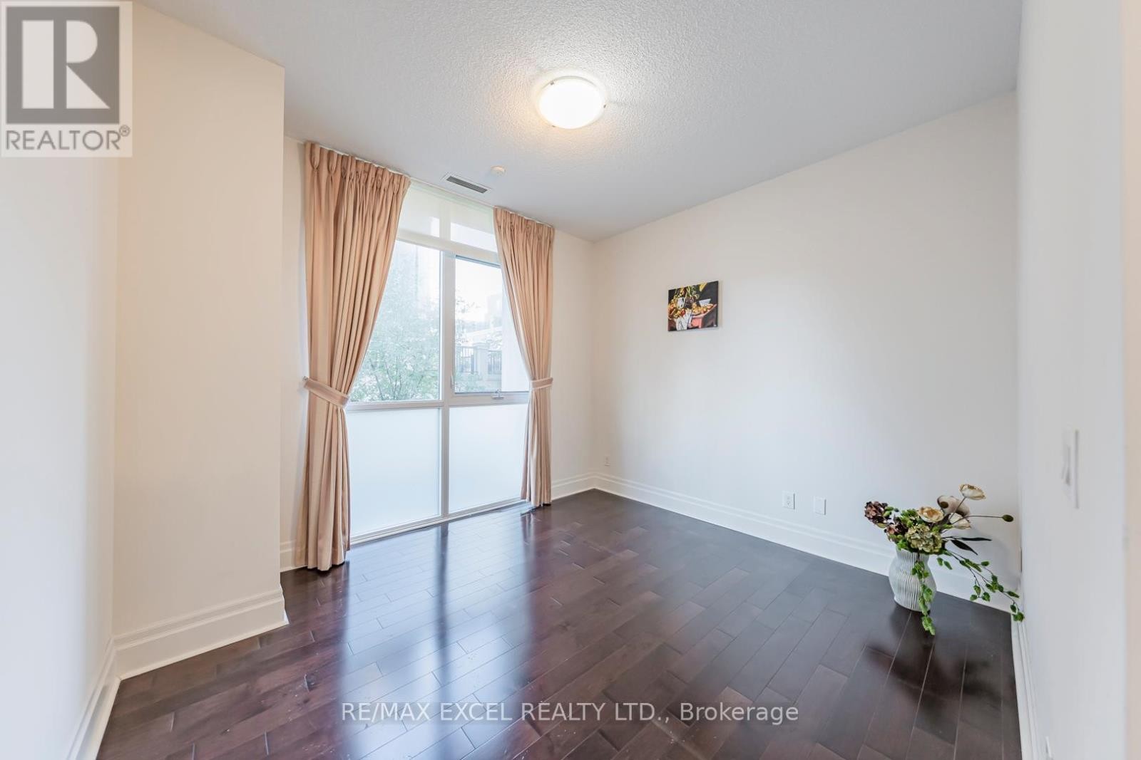 












110 - 1 UPPER DUKE CRESCENT

,
Markham (Unionville),




Ontario
L6G0B6

