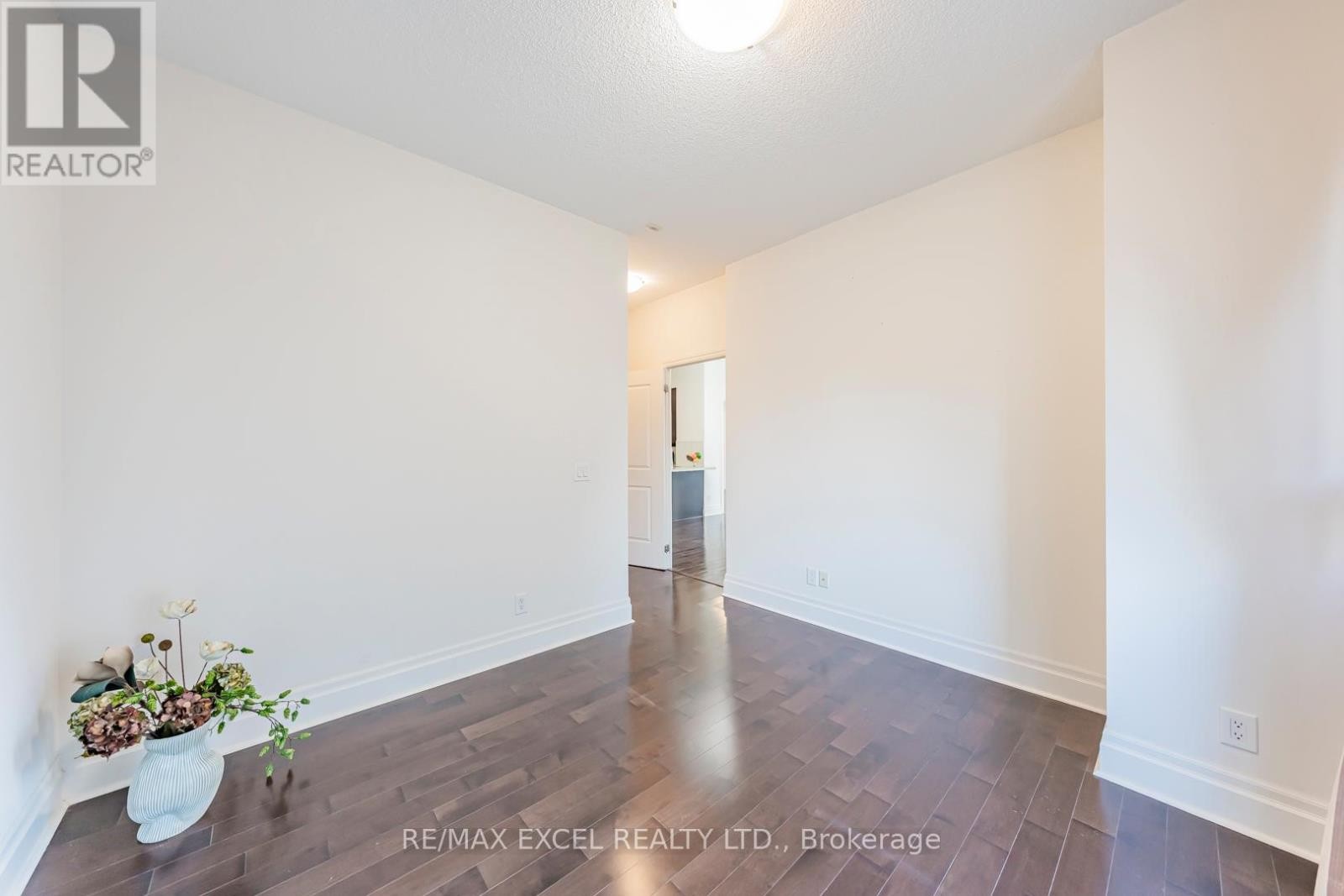 












110 - 1 UPPER DUKE CRESCENT

,
Markham (Unionville),




Ontario
L6G0B6

