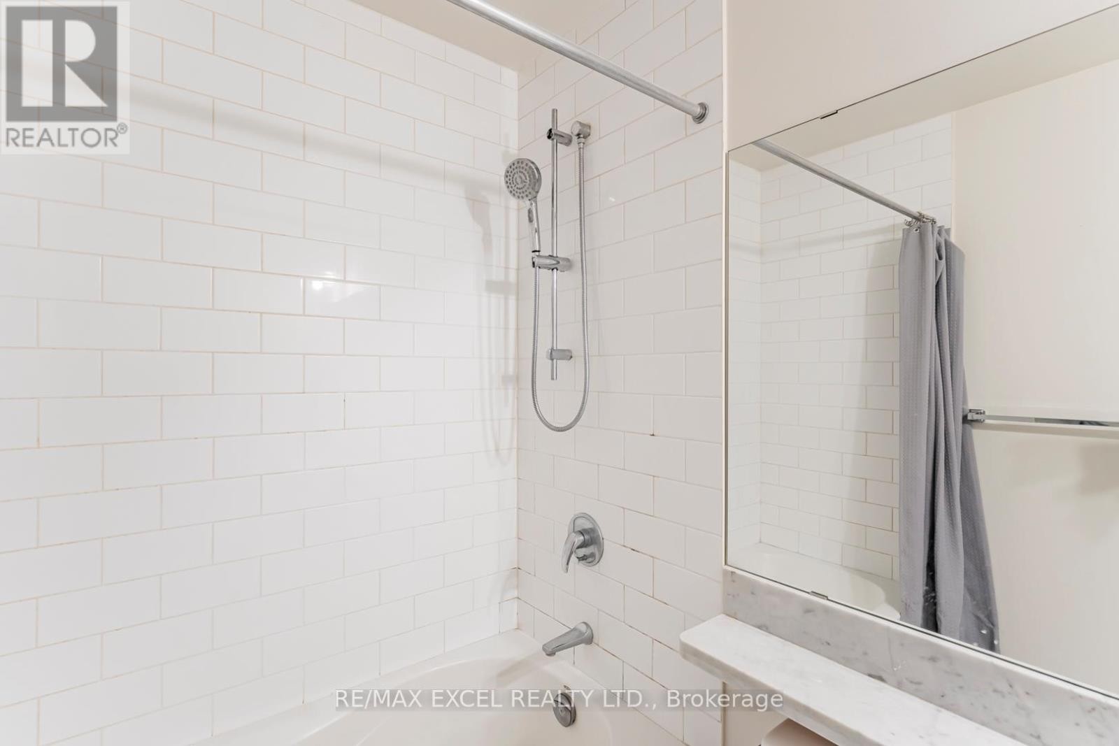 












110 - 1 UPPER DUKE CRESCENT

,
Markham (Unionville),




Ontario
L6G0B6

