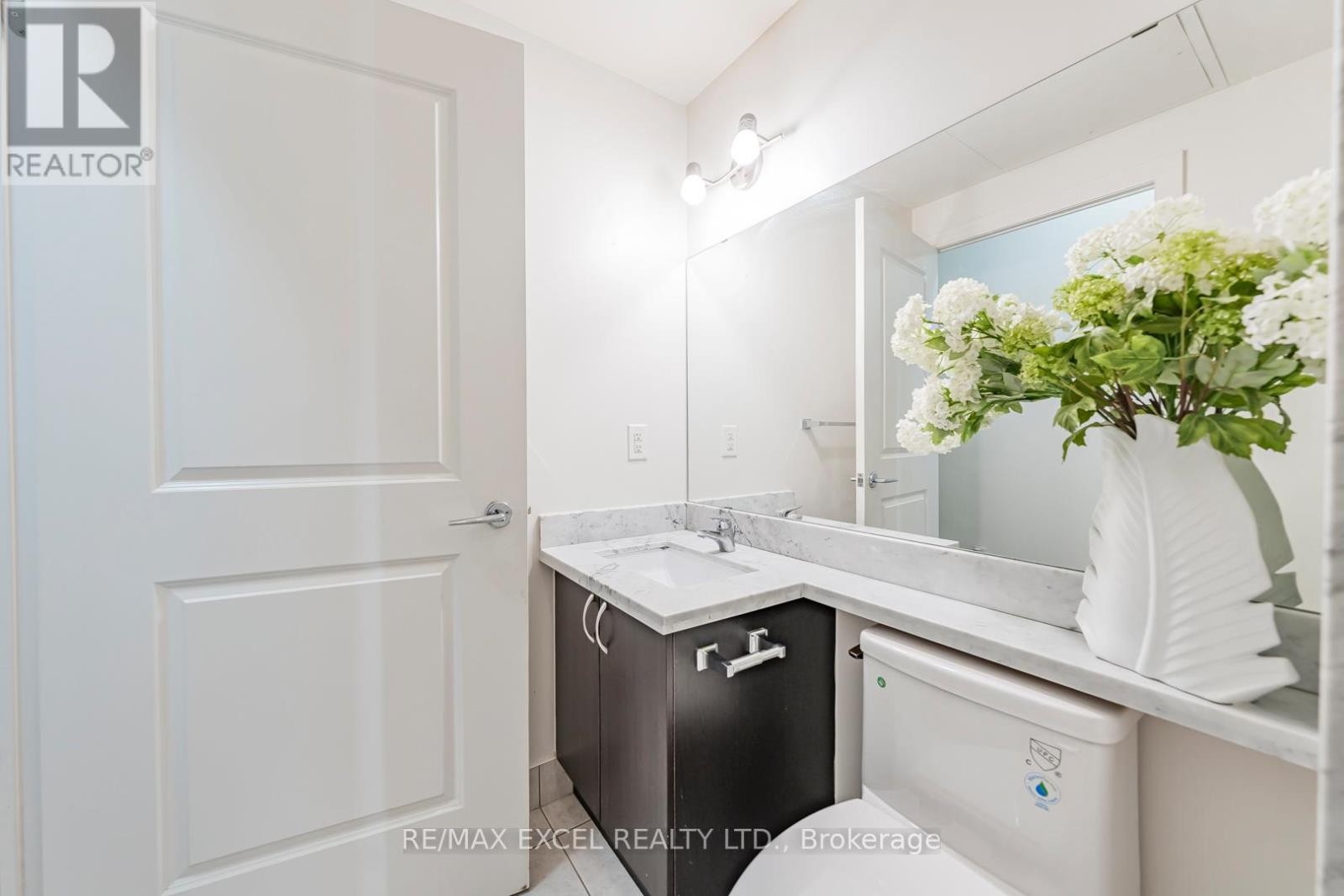 












110 - 1 UPPER DUKE CRESCENT

,
Markham (Unionville),




Ontario
L6G0B6

