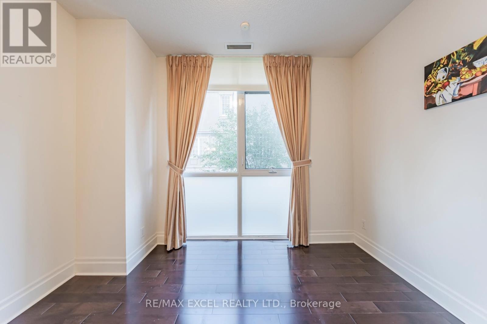 












110 - 1 UPPER DUKE CRESCENT

,
Markham (Unionville),




Ontario
L6G0B6

