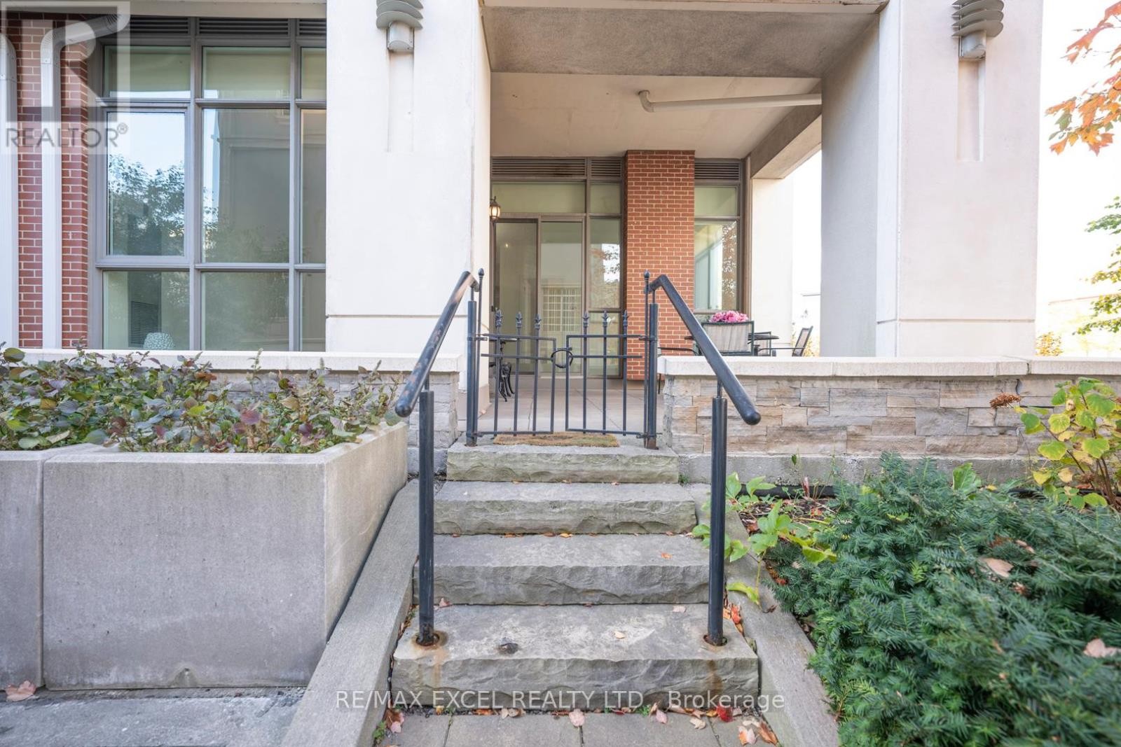 












110 - 1 UPPER DUKE CRESCENT

,
Markham (Unionville),




Ontario
L6G0B6

