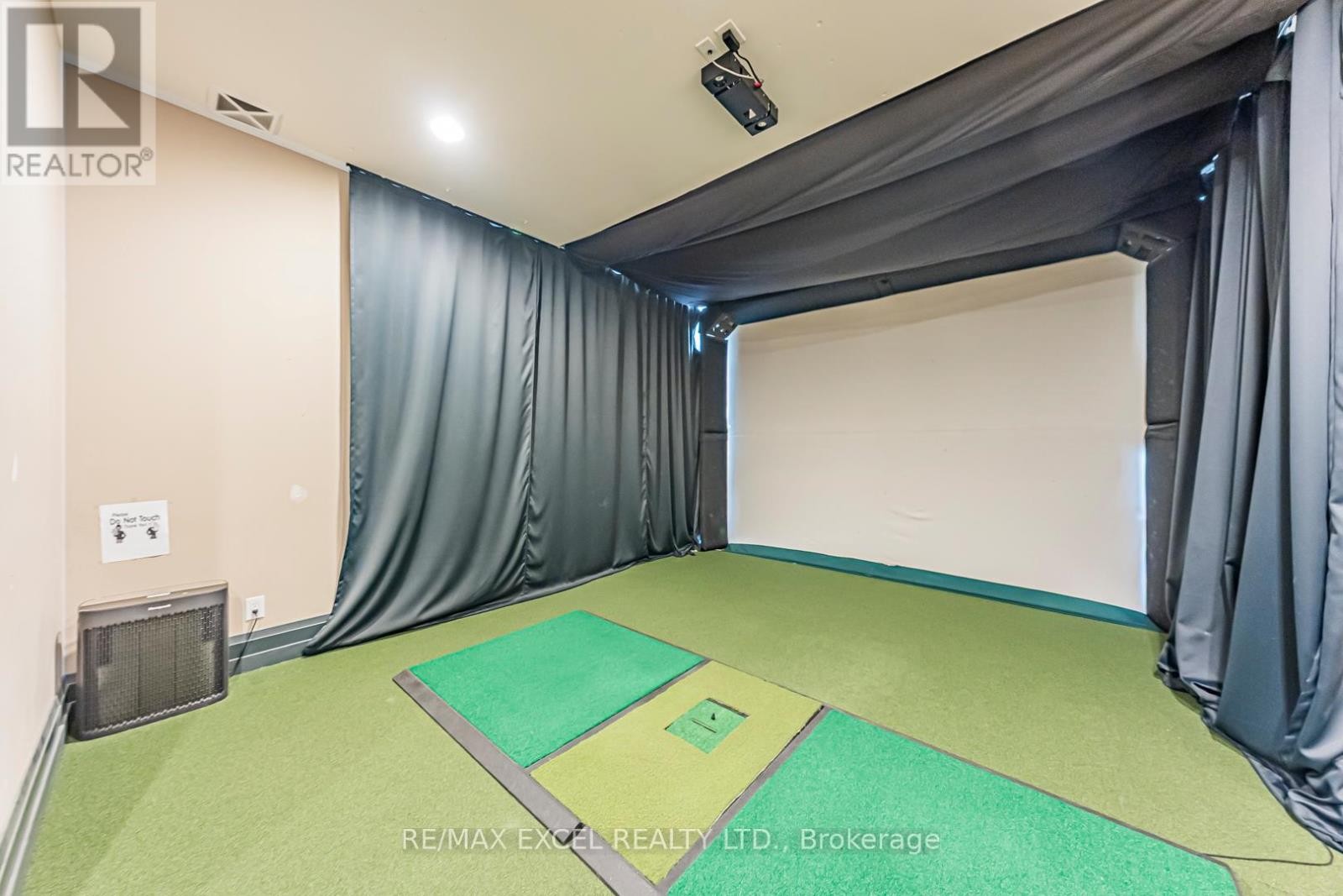 












110 - 1 UPPER DUKE CRESCENT

,
Markham (Unionville),




Ontario
L6G0B6

