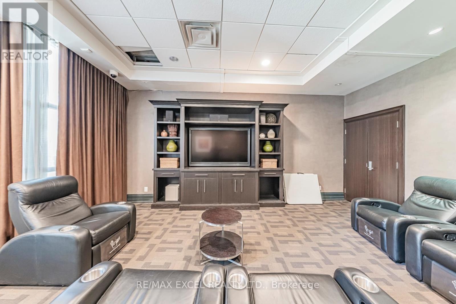 












110 - 1 UPPER DUKE CRESCENT

,
Markham (Unionville),




Ontario
L6G0B6

