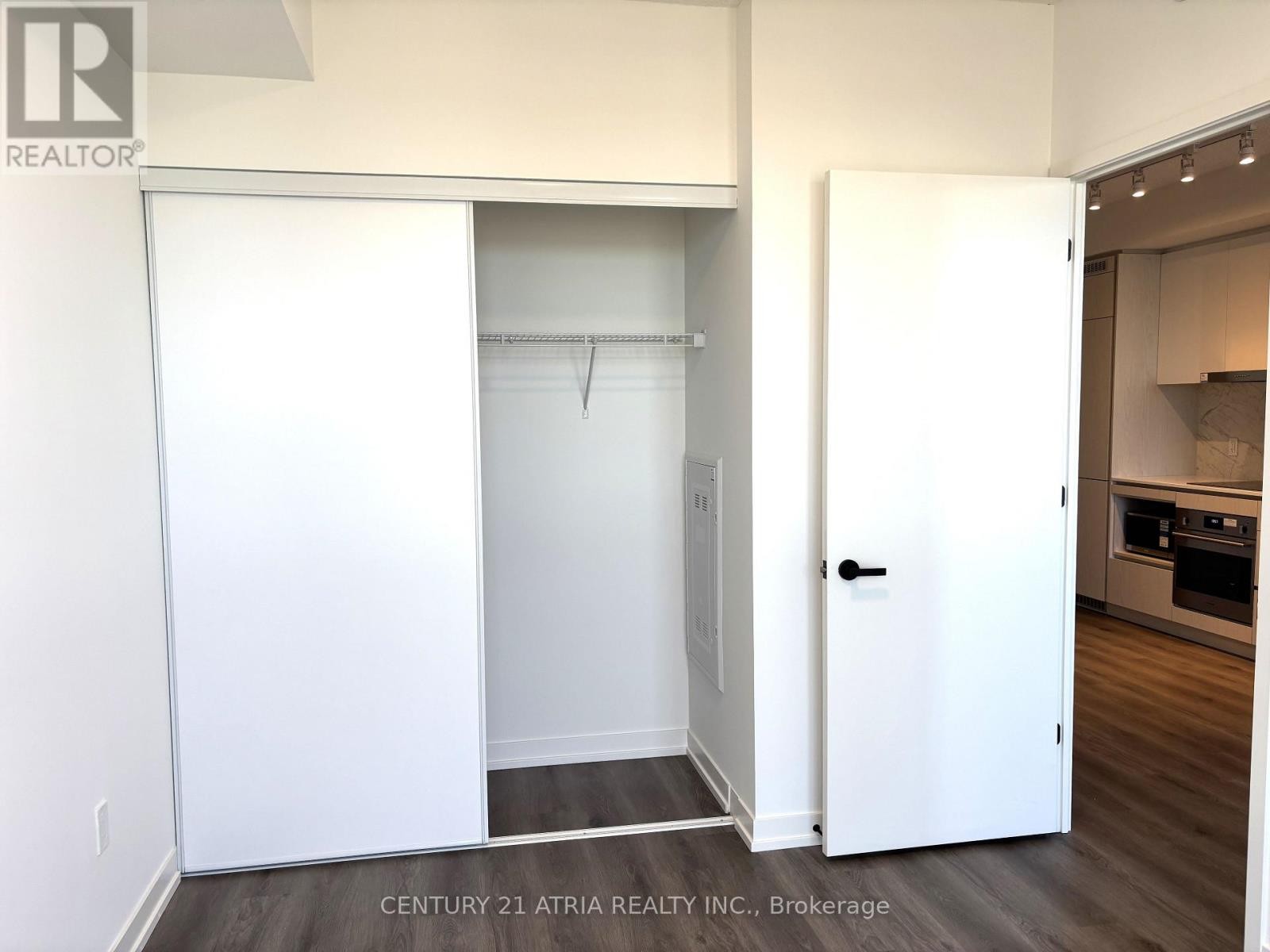 












4209 - 28 INTERCHANGE WAY

,
Vaughan (Vaughan Corporate Centre),




Ontario
L4K0P8

