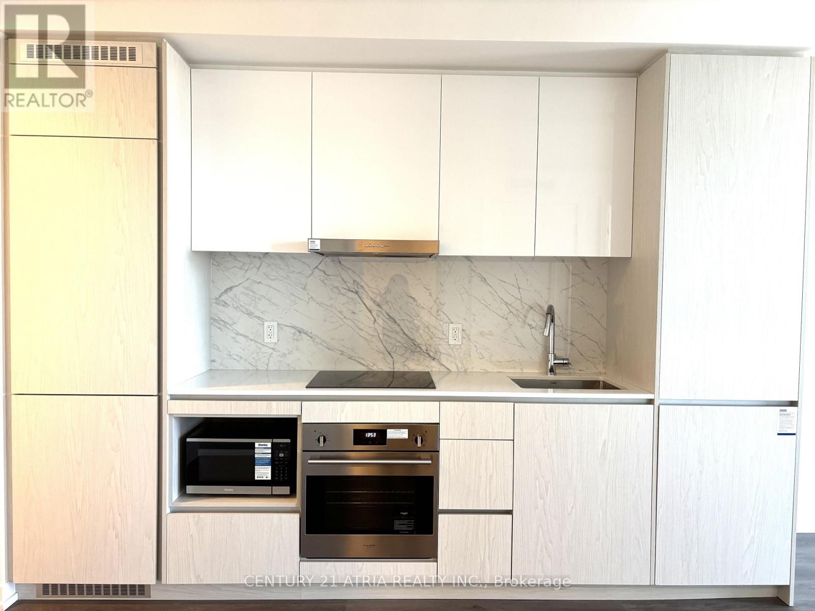 












4209 - 28 INTERCHANGE WAY

,
Vaughan (Vaughan Corporate Centre),




Ontario
L4K0P8

