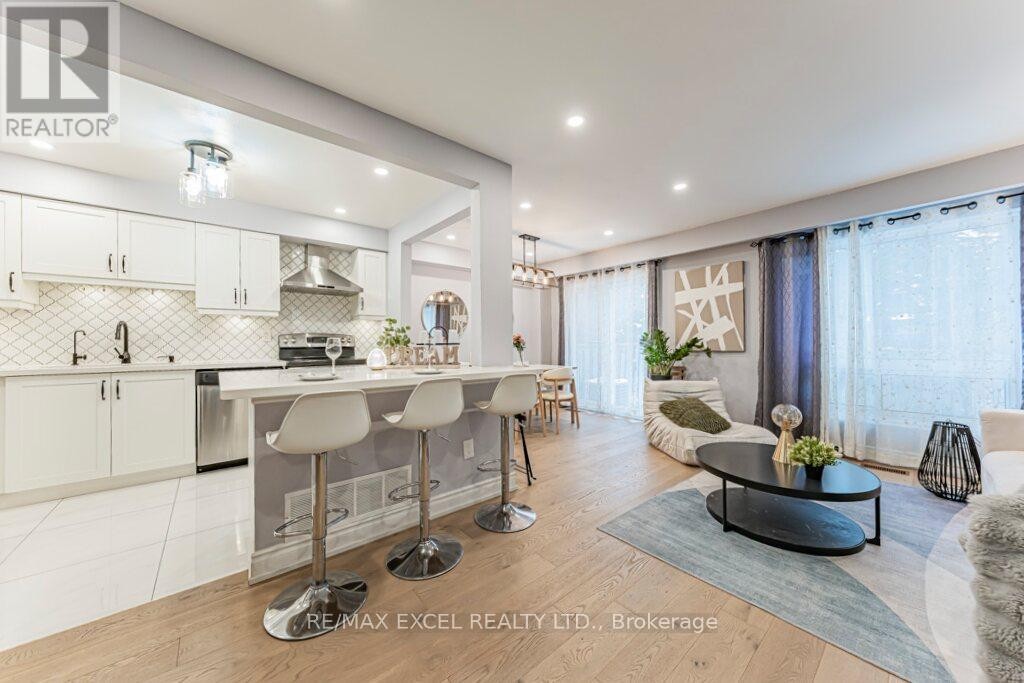 












15 KNIGHTSBRIDGE WAY

,
Markham (Markham Village),




Ontario
L3P3W4

