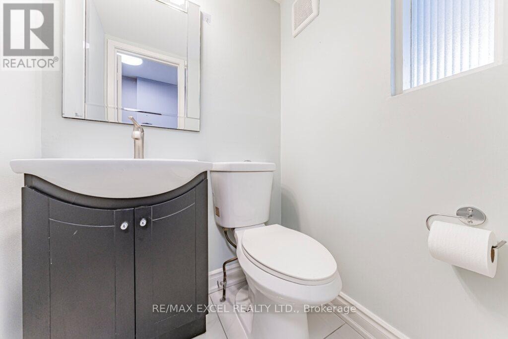 












15 KNIGHTSBRIDGE WAY

,
Markham (Markham Village),




Ontario
L3P3W4

