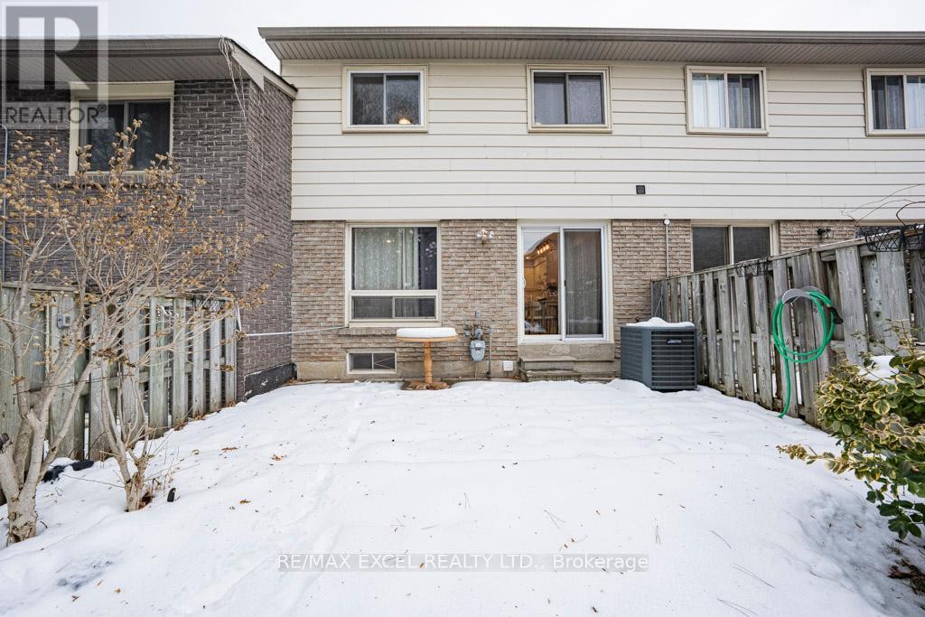 












15 KNIGHTSBRIDGE WAY

,
Markham (Markham Village),




Ontario
L3P3W4

