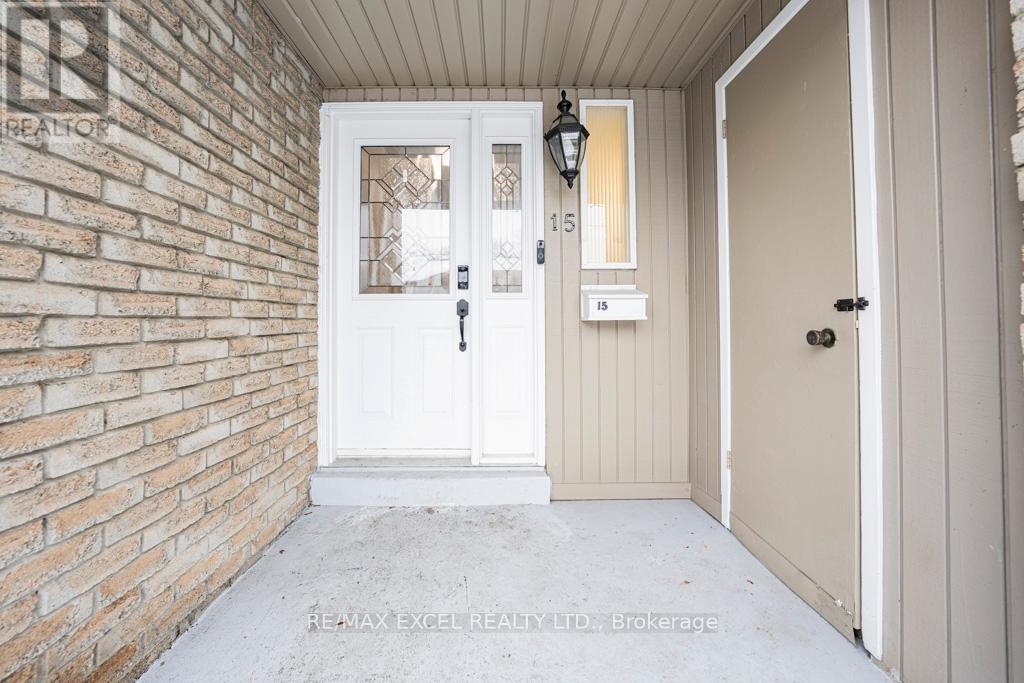 












15 KNIGHTSBRIDGE WAY

,
Markham (Markham Village),




Ontario
L3P3W4

