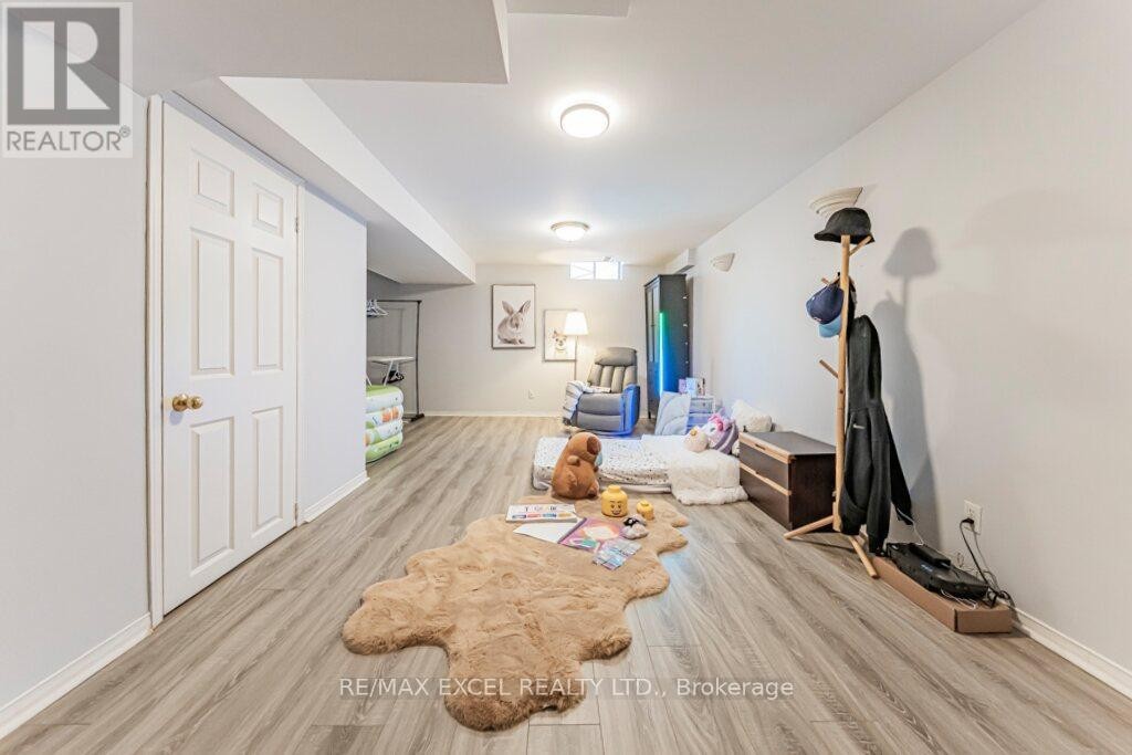 












15 KNIGHTSBRIDGE WAY

,
Markham (Markham Village),




Ontario
L3P3W4

