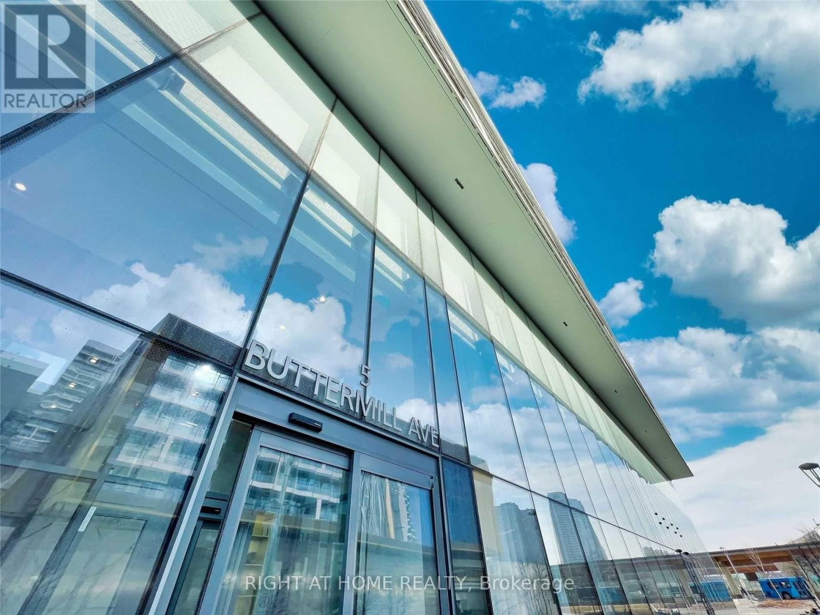 












4905 - 5 BUTTERMILL AVENUE

,
Vaughan (Vaughan Corporate Centre),




Ontario
L4K0T5

