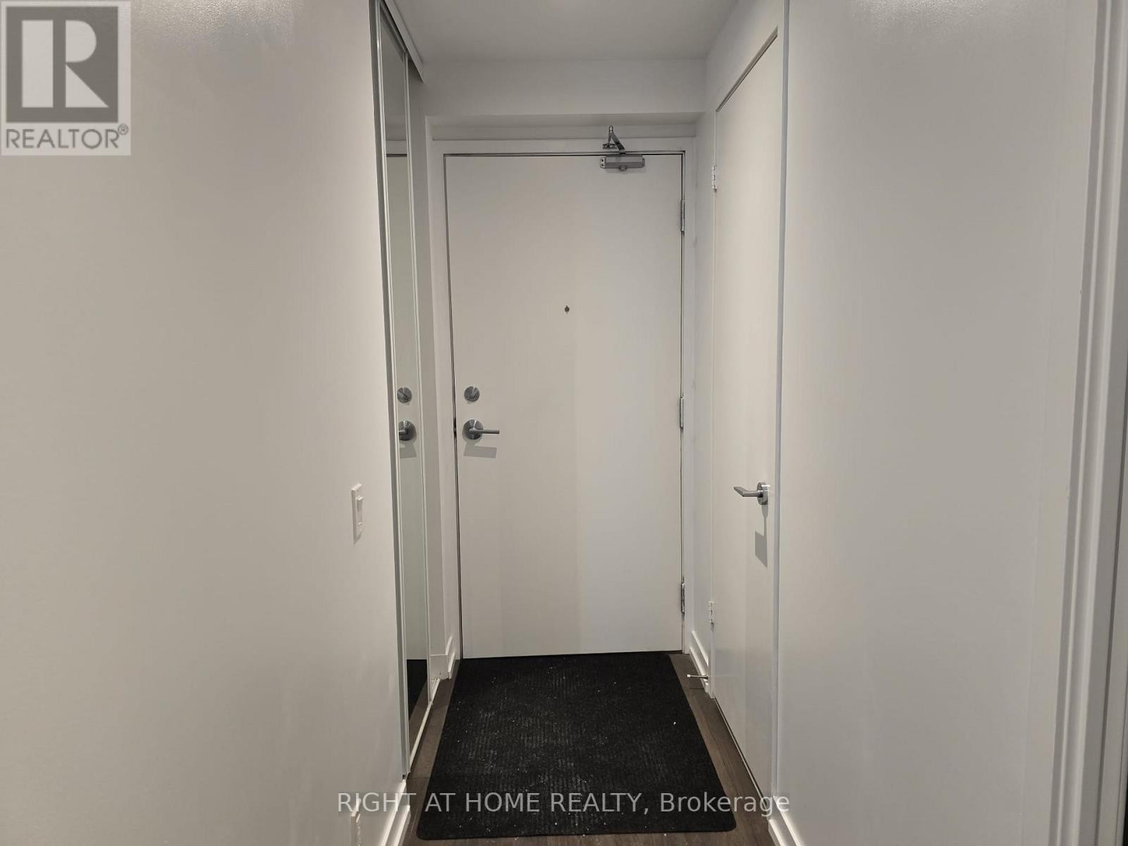 












4905 - 5 BUTTERMILL AVENUE

,
Vaughan (Vaughan Corporate Centre),




Ontario
L4K0T5

