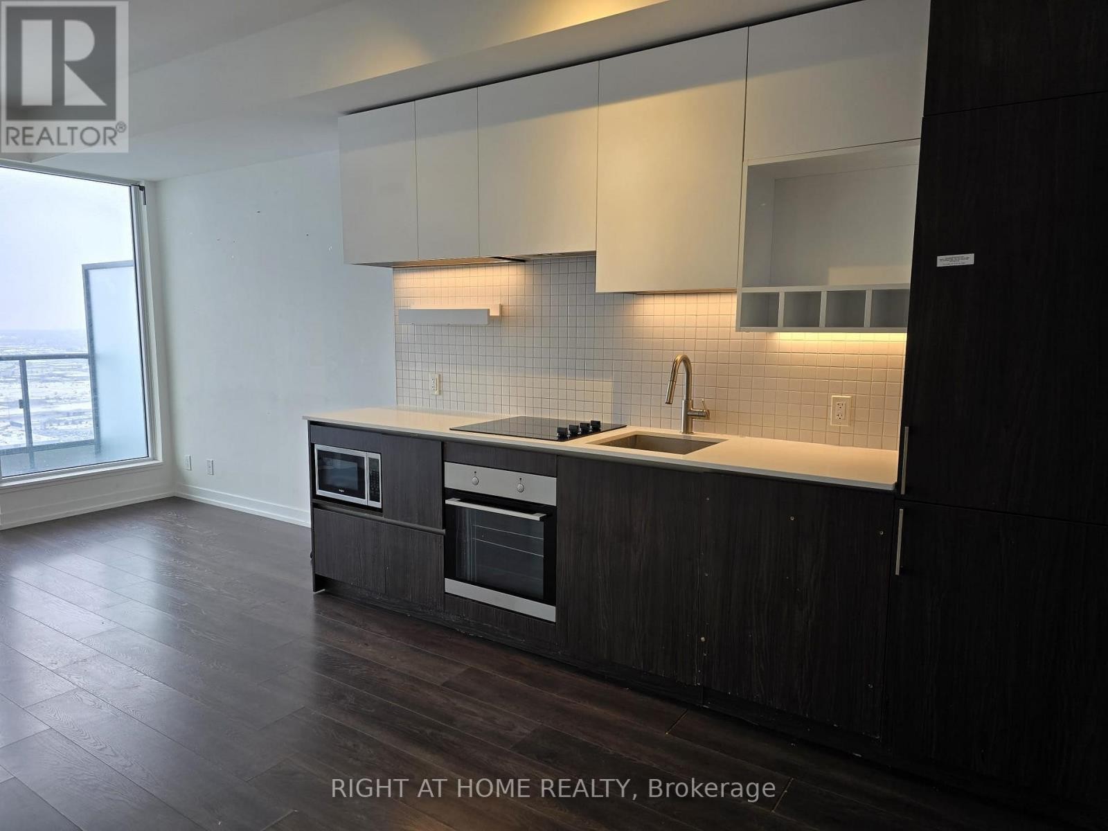 












4905 - 5 BUTTERMILL AVENUE

,
Vaughan (Vaughan Corporate Centre),




Ontario
L4K0T5

