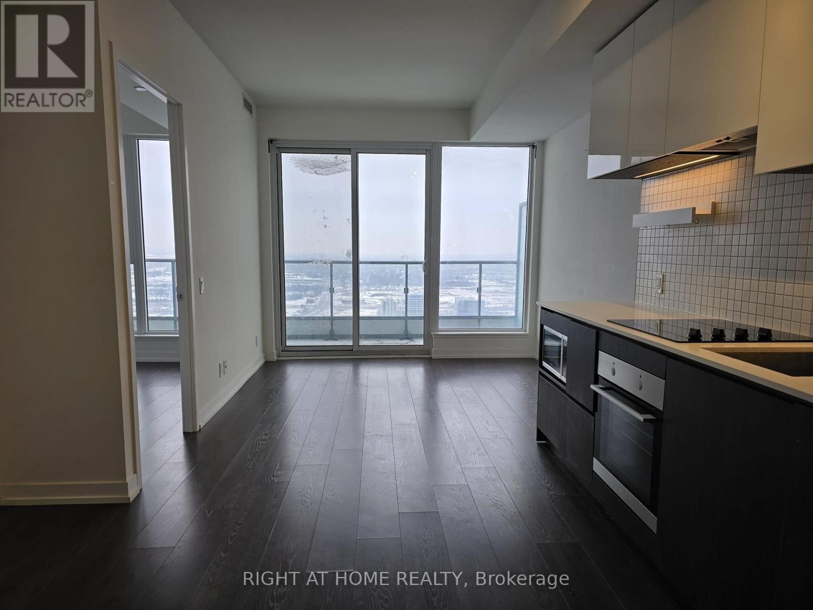 












4905 - 5 BUTTERMILL AVENUE

,
Vaughan (Vaughan Corporate Centre),




Ontario
L4K0T5

